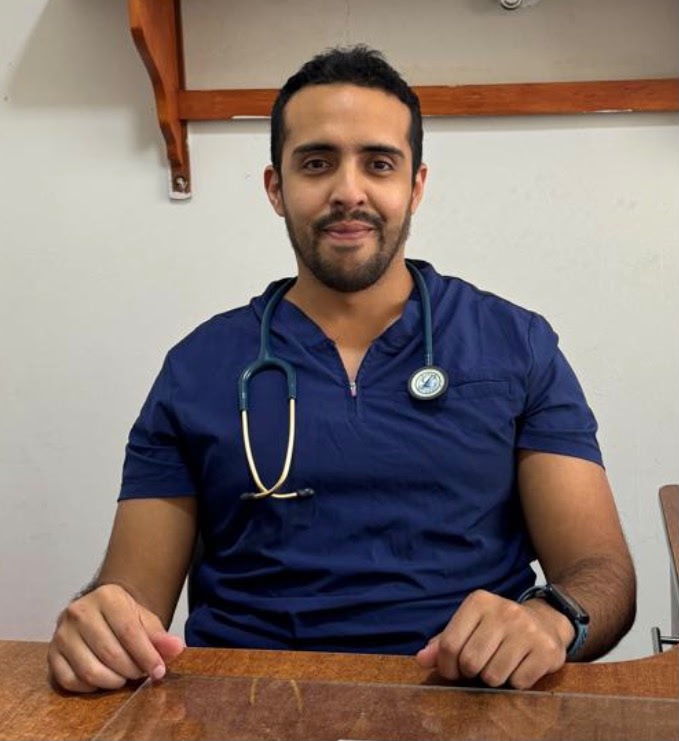 Dr. Aaron Andrés Saavedra Mejía